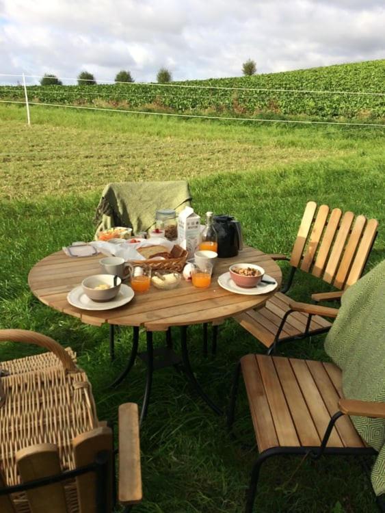 Glamping Och Gardslagenhet Mellan Himmel Och Hav Apartment Skivarp Exterior foto